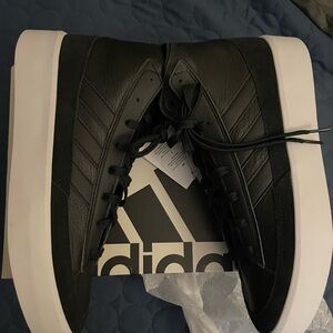 Znsored Hi Shoes Men’s Size 12 Adidas